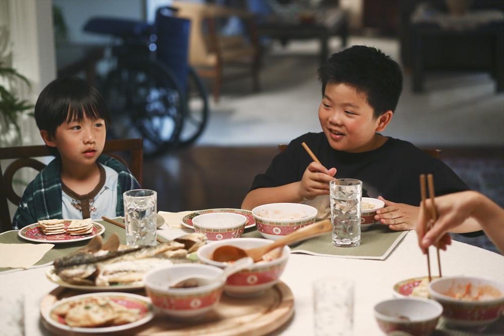Still of Ian Chen and Hudson Yang in Fresh Off the Boat (2015)