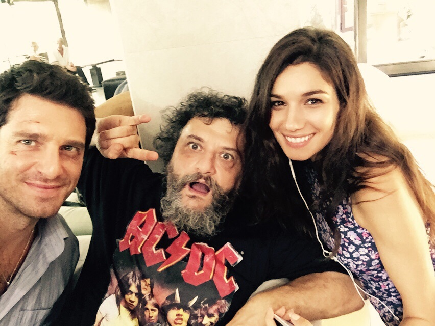 Mariela Garriga on set with Giampaolo Morelli and the director Marco Manetti.