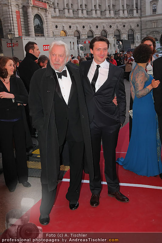 David Oakes and Donald Sutherland at the Romy Awards 2011.