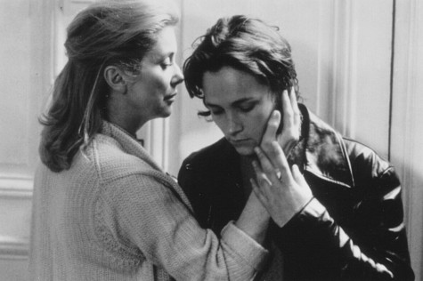 Still of Catherine Deneuve and Laurence Côte in Les voleurs (1996)