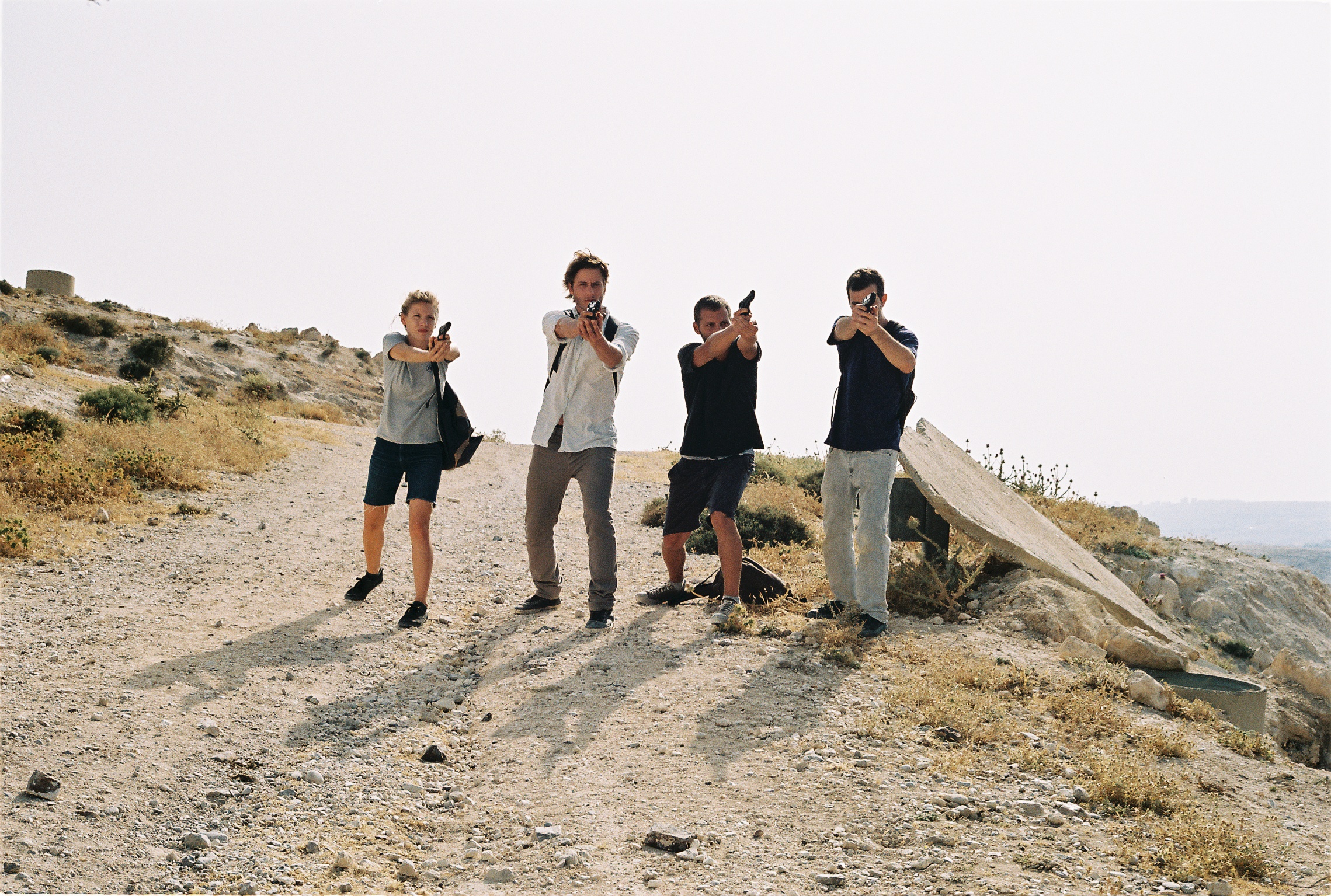 Still of Michael Moshonov, Menashe Noy, Michael Aloni and Yaara Pelzig in Ha-shoter (2011)