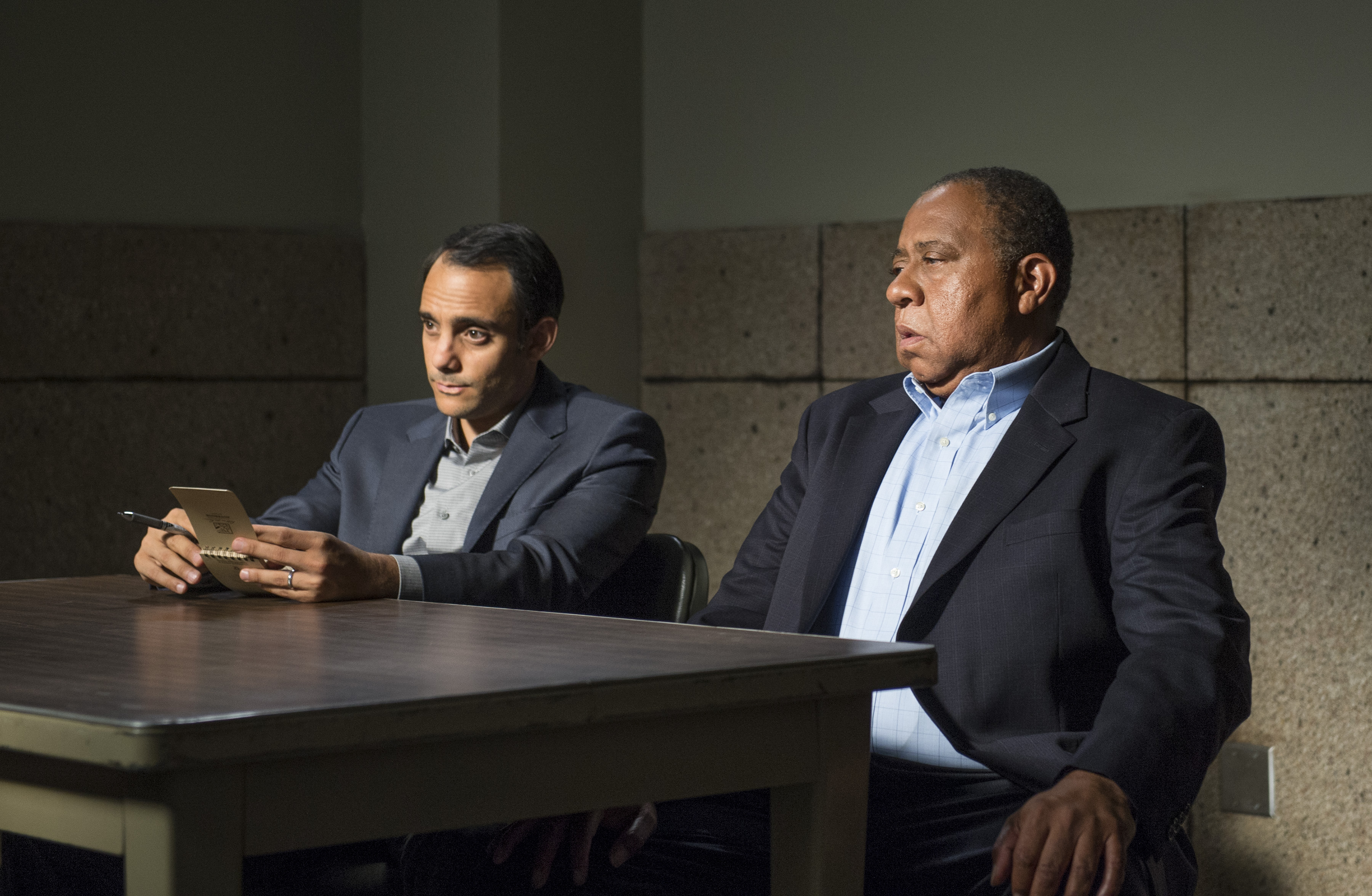 Still of Barry Shabaka Henley and Omid Abtahi in Better Call Saul (2015)