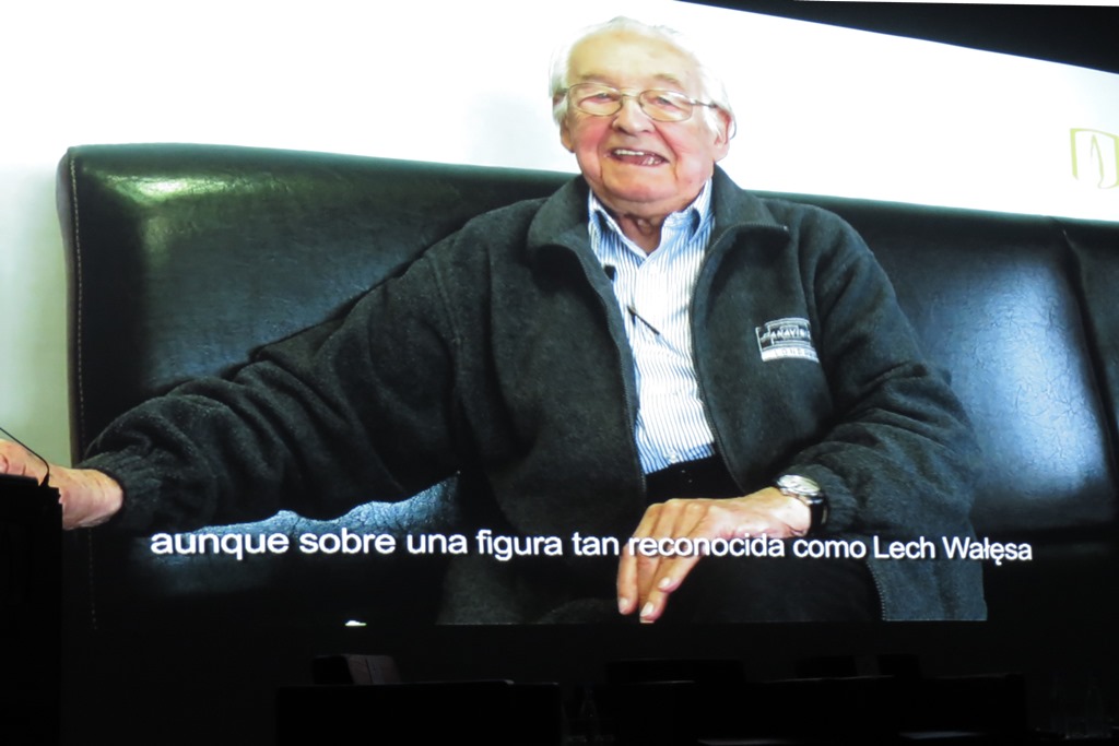 Legendary Filmmaker Andrew Wajda sending his salute to the colombian audience.