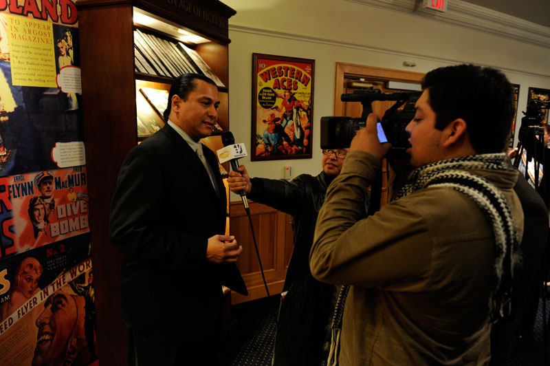 Being interviewed by the Spanish media after presentation of the play EL DUQUE DE HIERRO (THE IRON DUKE) in which Gino starred and directed.