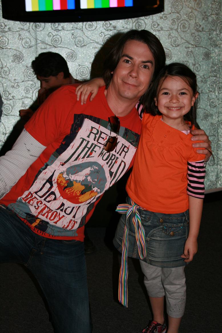 Nikki Hahn on the set of iCarly with Jerry Trainor - 2009