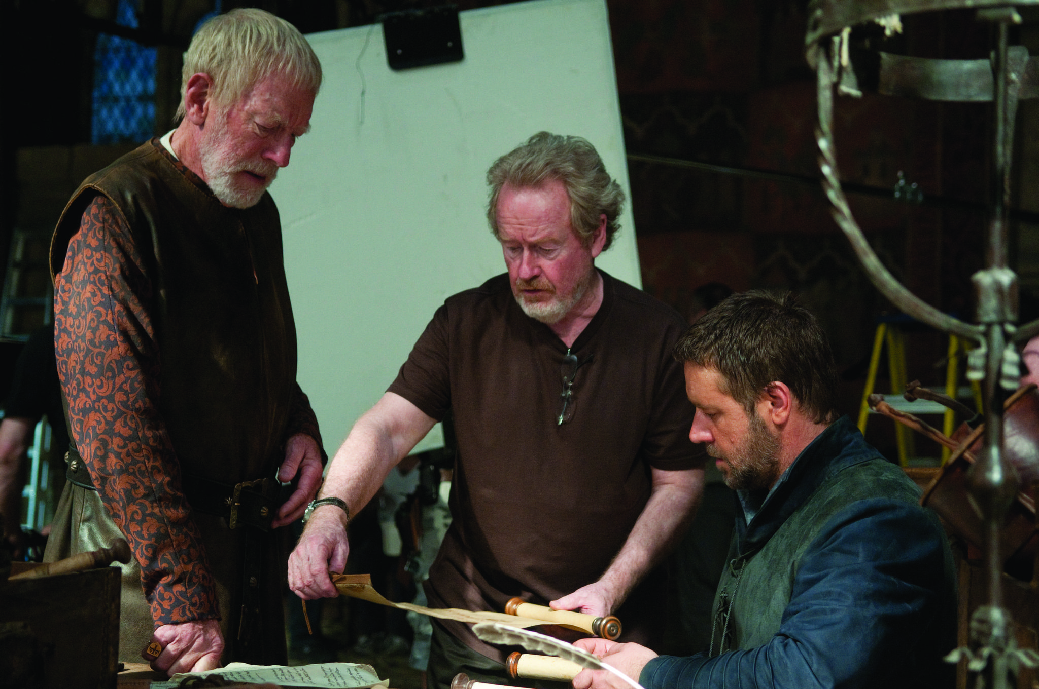 Still of Russell Crowe, Ridley Scott and Max von Sydow in Robinas Hudas (2010)