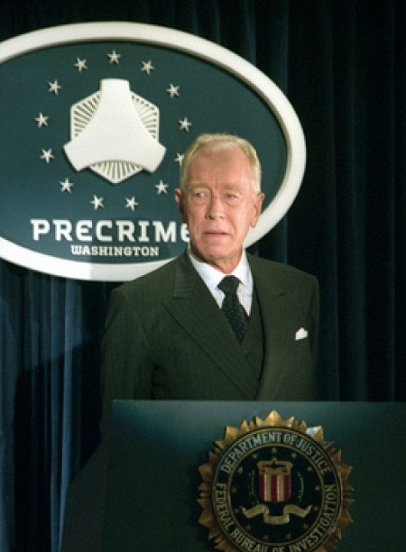 Still of Max von Sydow in Ispejantis pranesimas (2002)