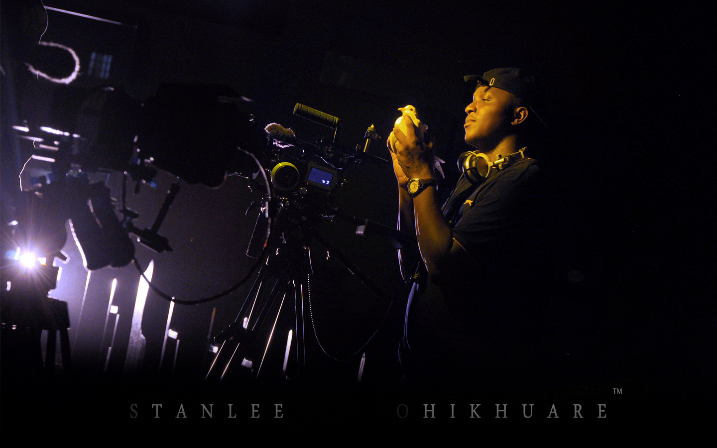 Stanlee Ohikhuare on the set of TUNNEL (2)