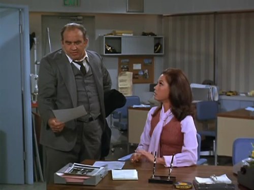 Still of Edward Asner and Mary Tyler Moore in Mary Tyler Moore (1970)