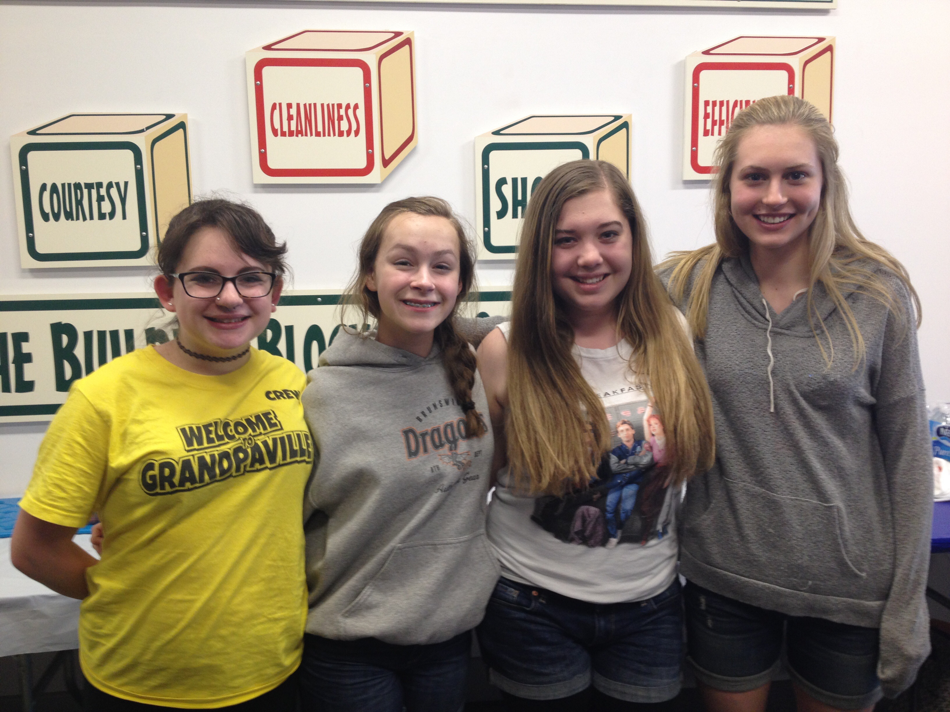 On the set of Grandpaland with Sima, Sydney, & Sierra
