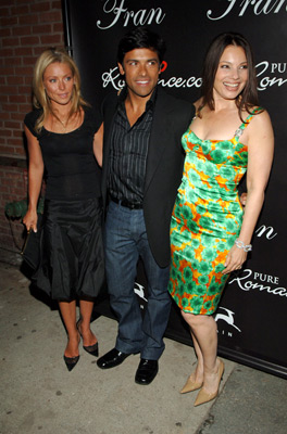 Fran Drescher, Mark Consuelos and Kelly Ripa at event of Living with Fran (2005)