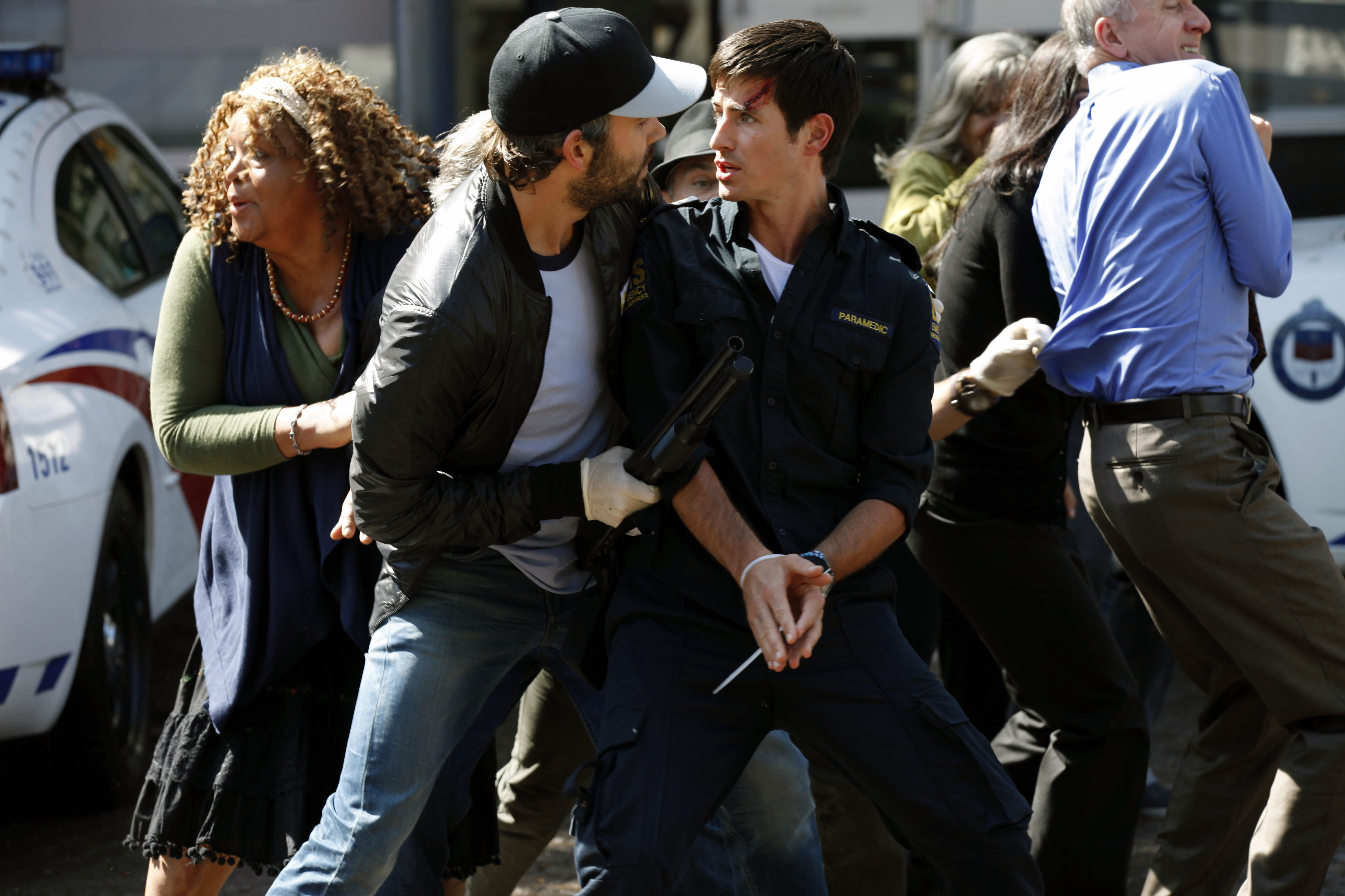 Still of Craig Anthony Olejnik and Rossif Sutherland in The Listener (2009)