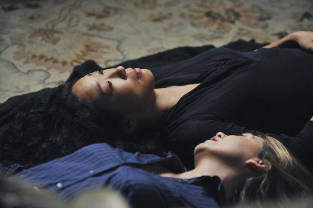 Still of Sandra Oh and Ellen Pompeo in Grei anatomija (2005)