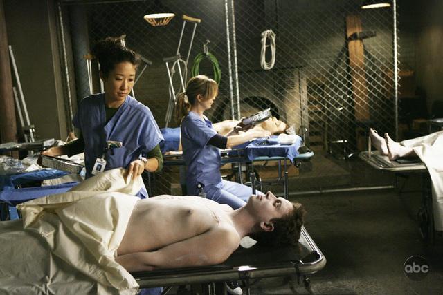 Still of Sandra Oh and Ellen Pompeo in Grei anatomija (2005)