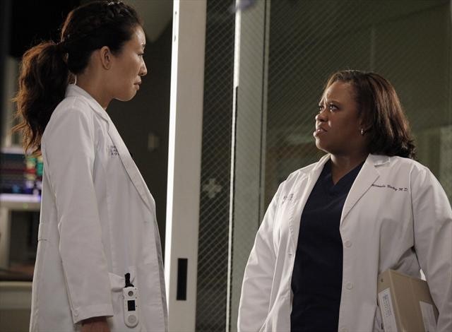 Still of Sandra Oh and Chandra Wilson in Grei anatomija (2005)