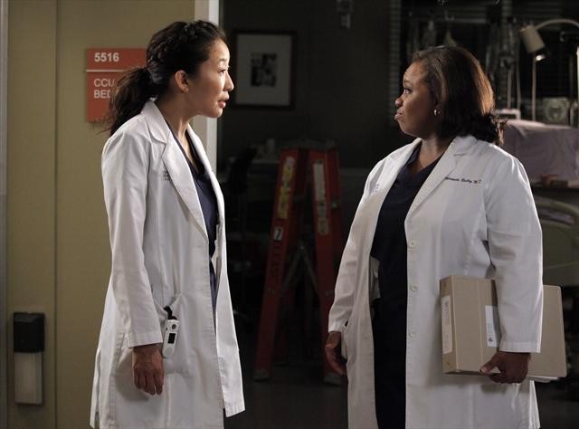 Still of Sandra Oh and Chandra Wilson in Grei anatomija (2005)