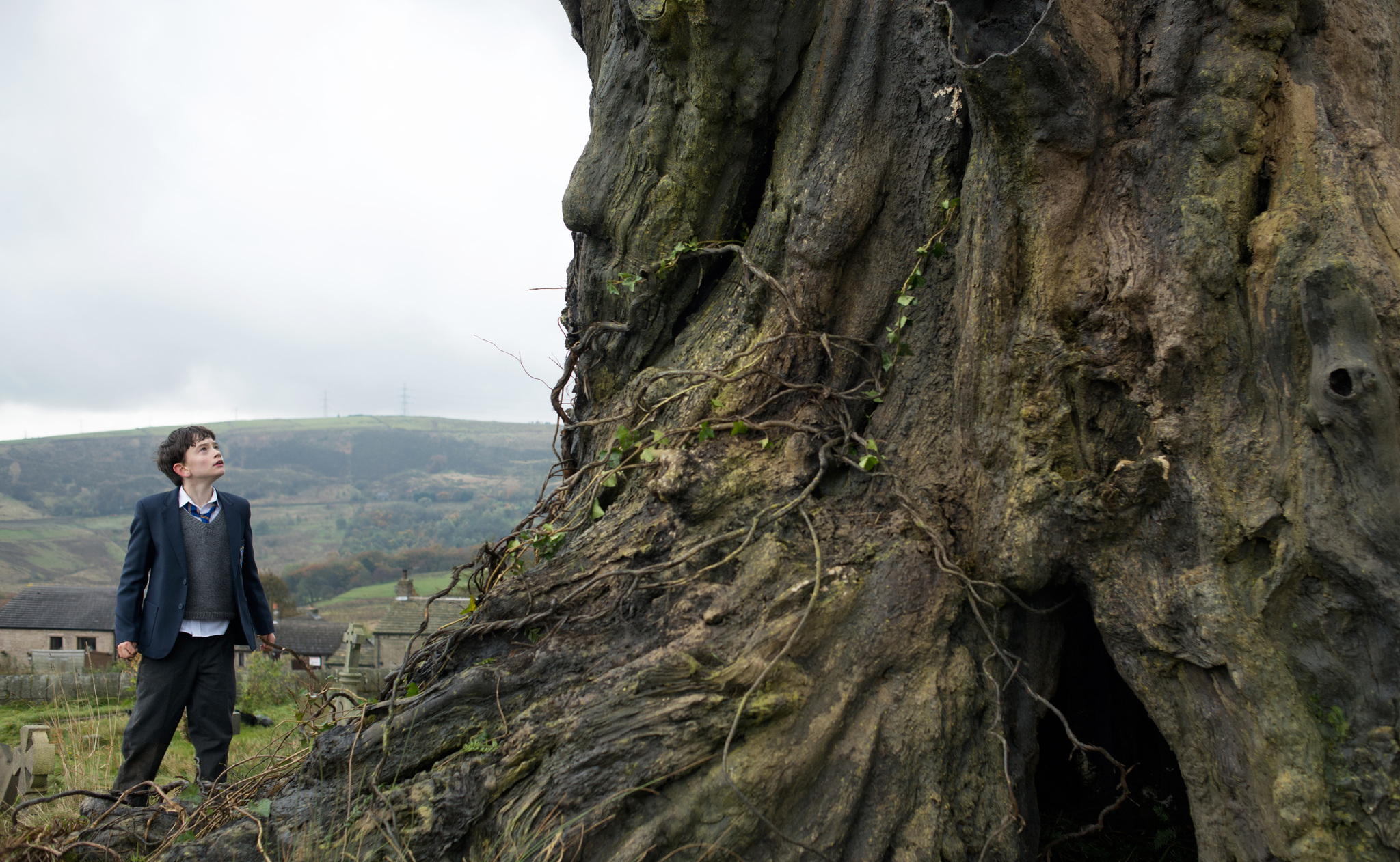 Still of Lewis MacDougall in A Monster Calls (2016)