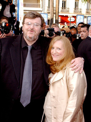 Kathleen Glynn and Michael Moore at event of Fahrenheit 9/11 (2004)
