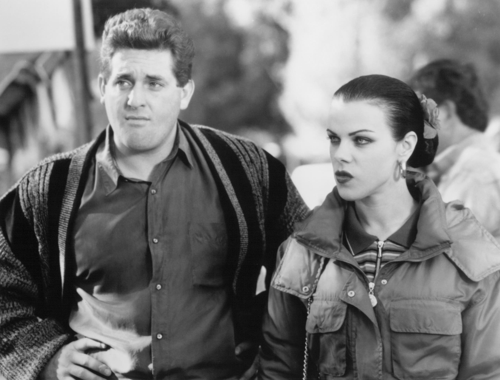 Still of Debi Mazar and Chris Penn in Beethoven's 2nd (1993)