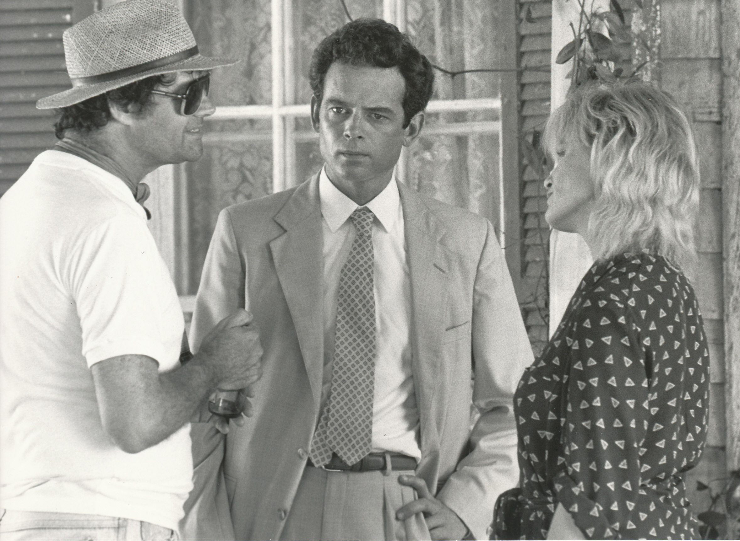 Dir. Bruce Beresford, Jessica Lange and David Carpenter on the set of Crimes of the Heart