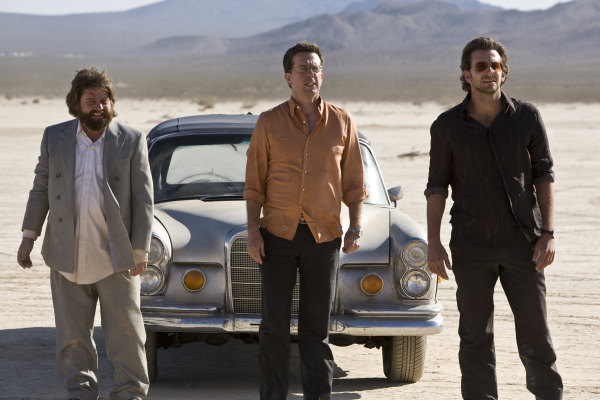 Still of Bradley Cooper, Zach Galifianakis and Ed Helms in Pagirios Las Vegase (2009)