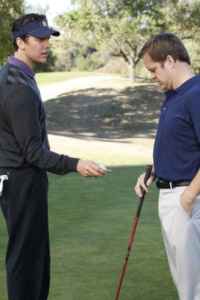 Still of Kyle Bornheimer and Hayes MacArthur in Perfect Couples (2010)