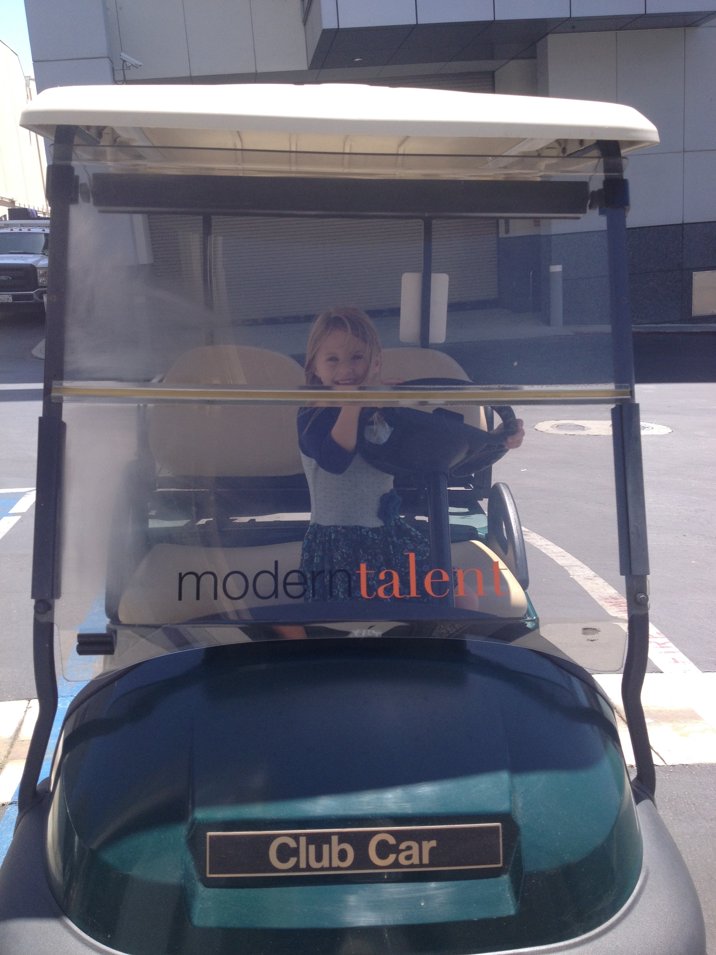 Aubree is loving her first time on the set of Modern Family