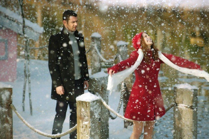 Still of Keremcem and Ezgi Asaroglu in O Hayat Benim (2014)