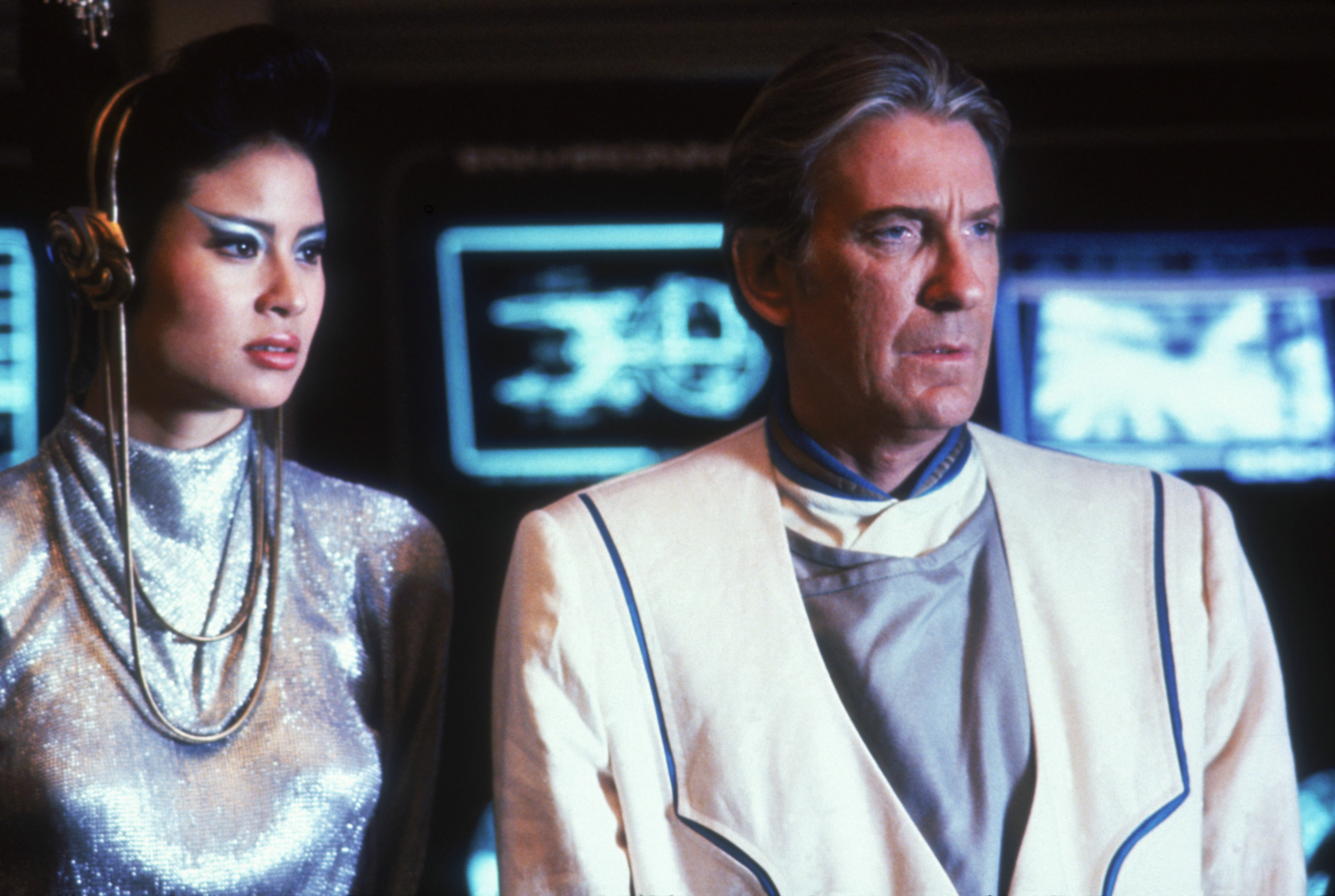 Still of David Warner and Cynthia Gouw in Star Trek V: The Final Frontier (1989)
