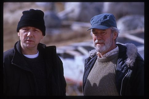 Still of Kevin Spacey and Gordon Pinsent in The Shipping News (2001)