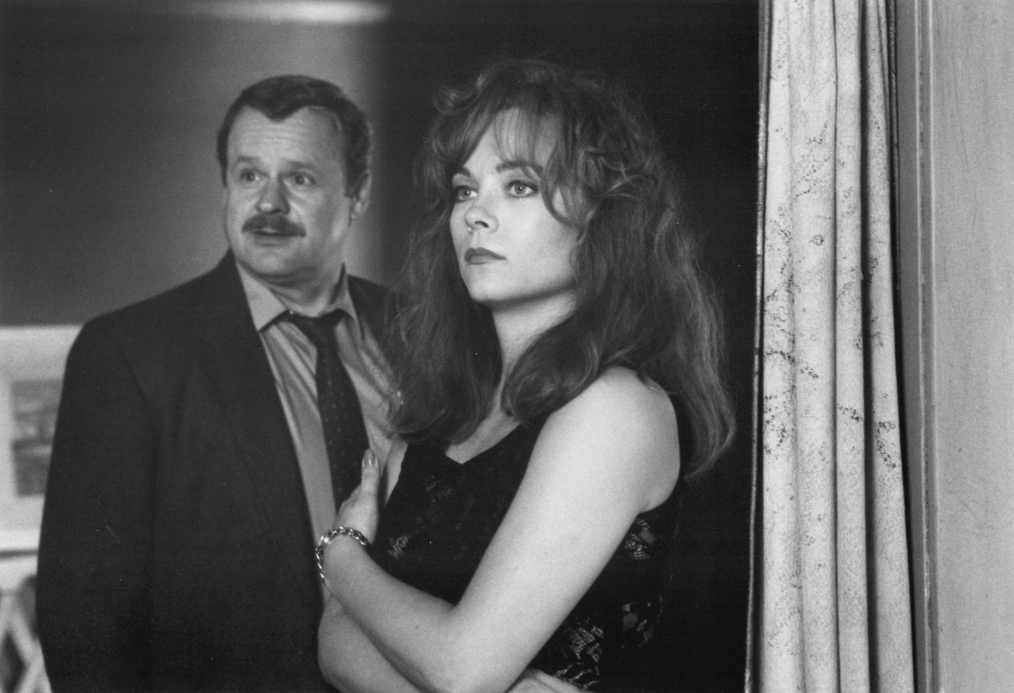 Still of Theresa Russell and George Dzundza in Impulse (1990)