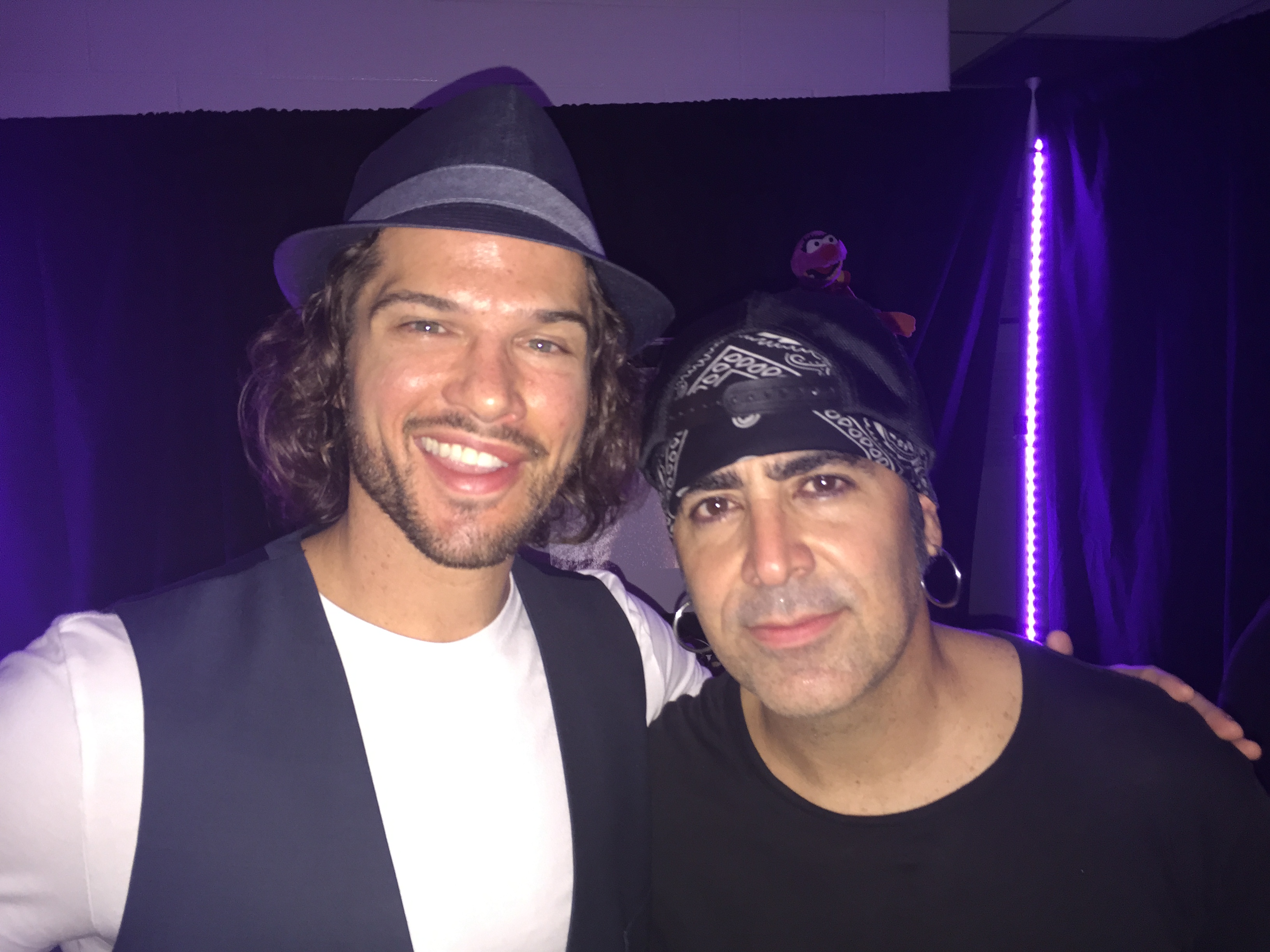 Evan_Charles_Backstage_with_mana_Drummer_Alex_Gonzalez_Grammy_winner