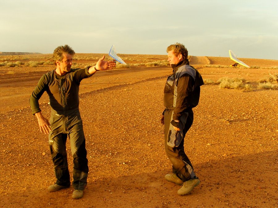 Olivier Aubert and Andrew Hicks on the set of Ligne d'horizon en AUSTRALIE.