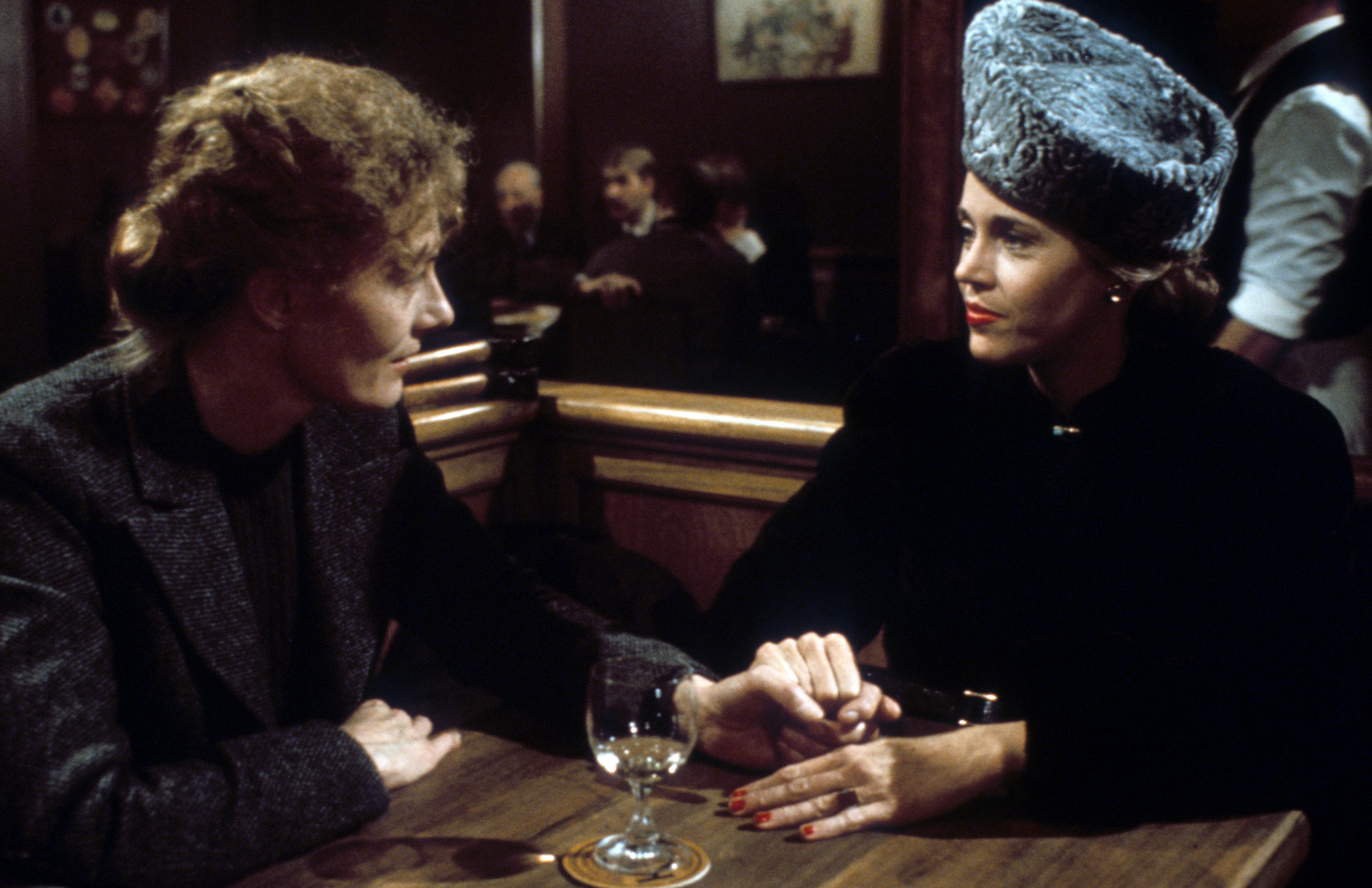 Still of Jane Fonda and Vanessa Redgrave in Julia (1977)