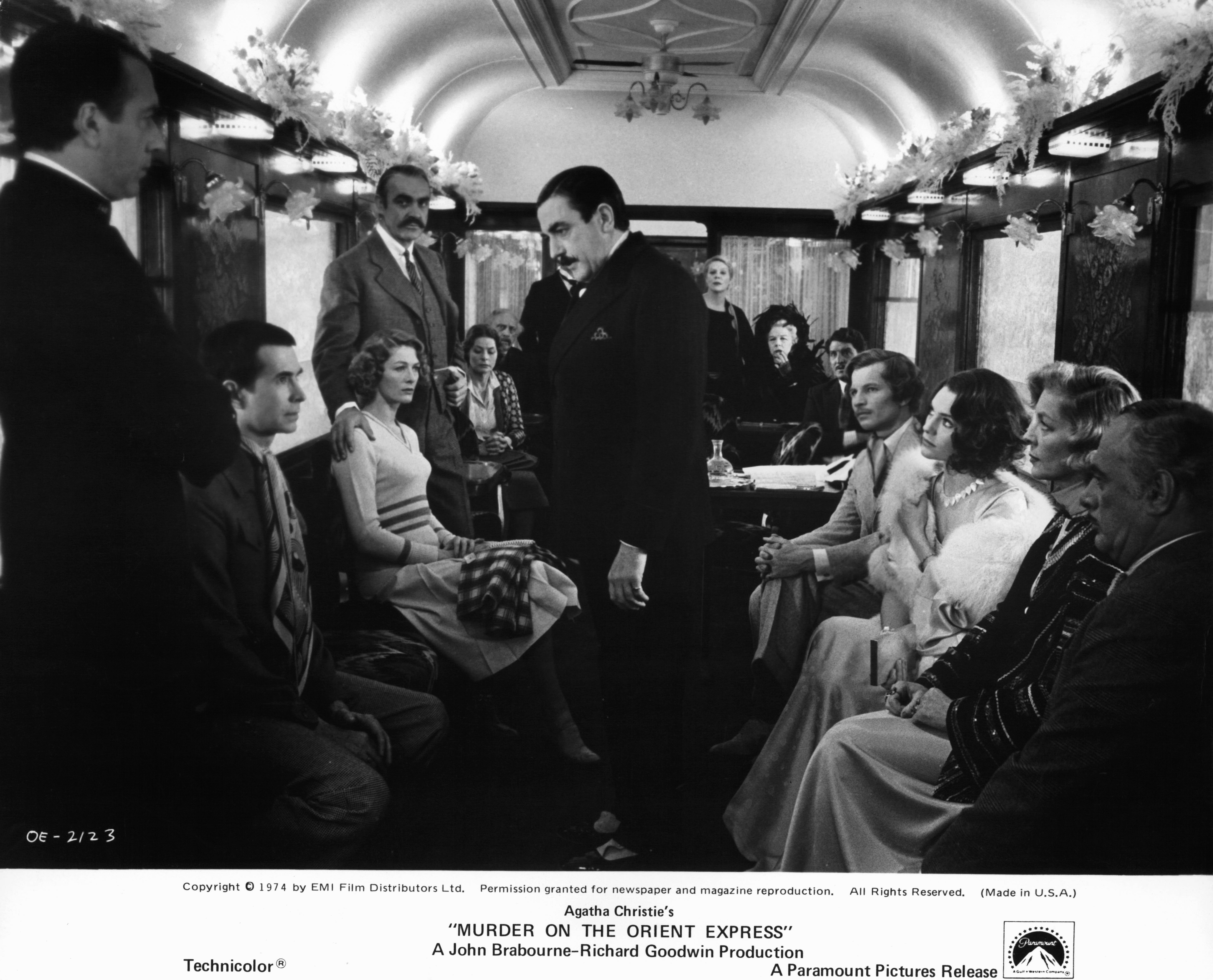 Still of Lauren Bacall, Ingrid Bergman, Sean Connery, Jacqueline Bisset, Anthony Perkins, Vanessa Redgrave, Albert Finney and Michael York in Murder on the Orient Express (1974)