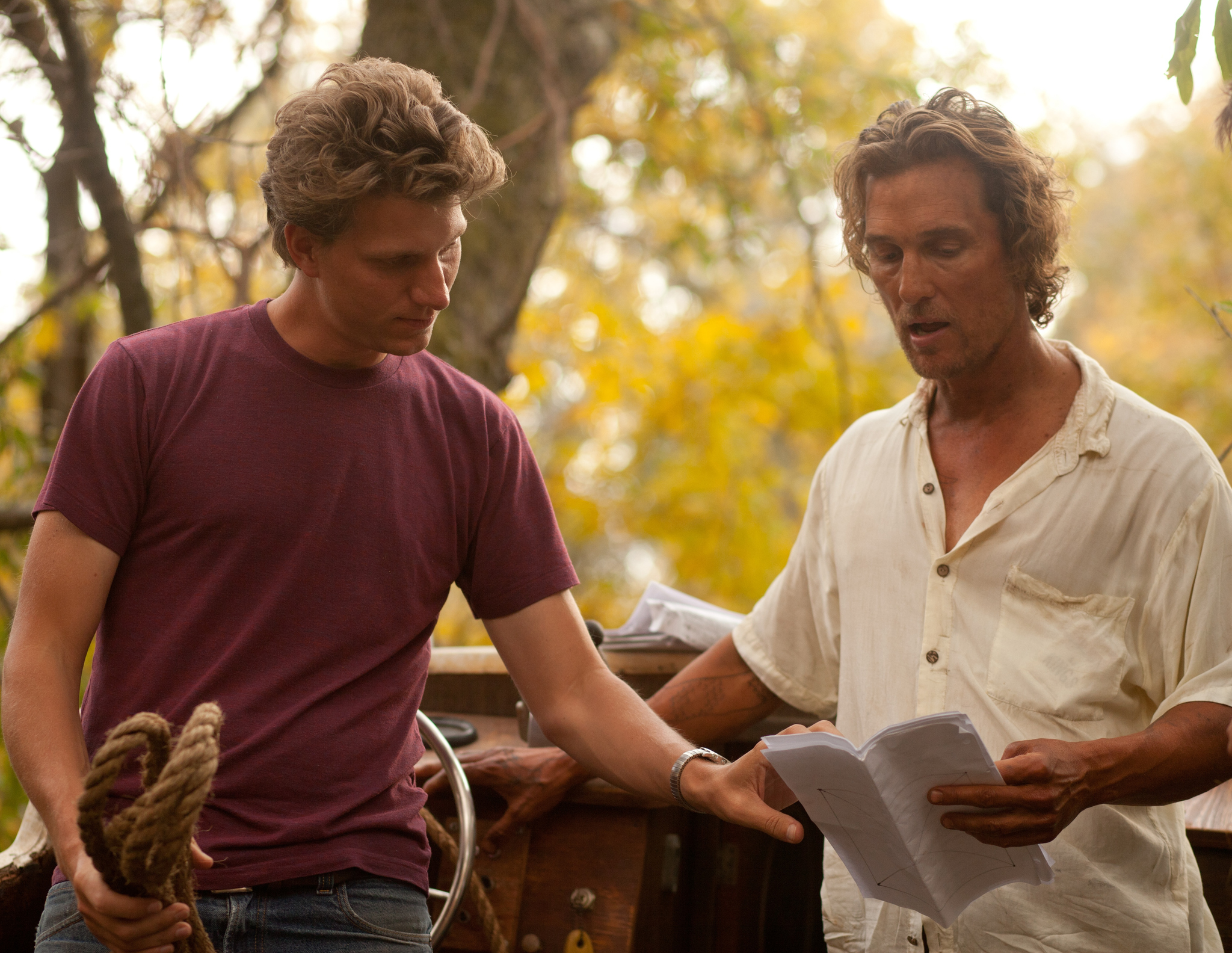 Still of Matthew McConaughey and Jeff Nichols in Mud (2012)