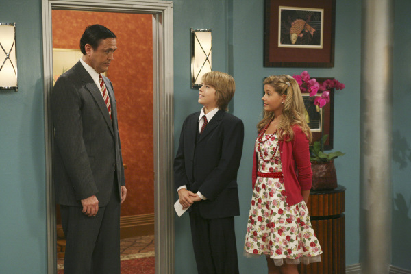 Still of Hamilton Mitchell, Cole Sprouse and Gilland Jones in The Suite Life on Deck (2008)