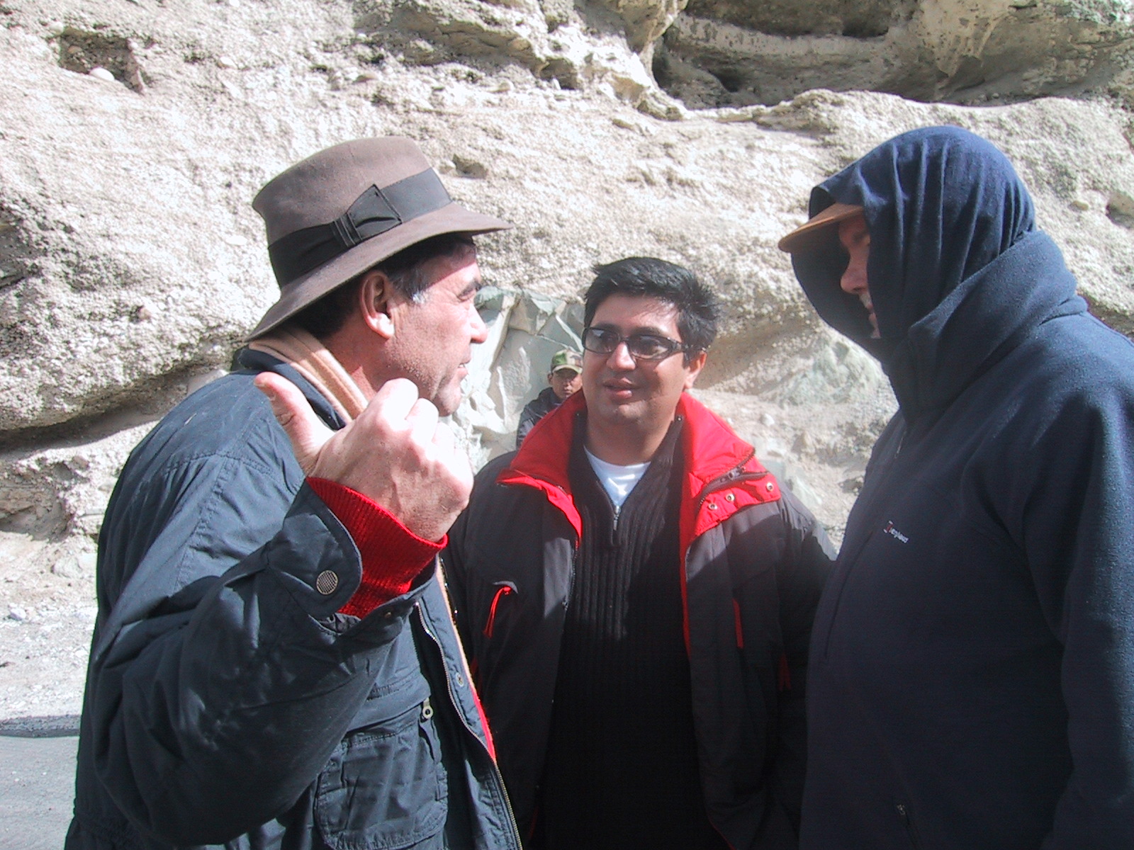 Tabrez with Oliver Stone (L) and Iain Smith (R) in Ladakh,shooting 