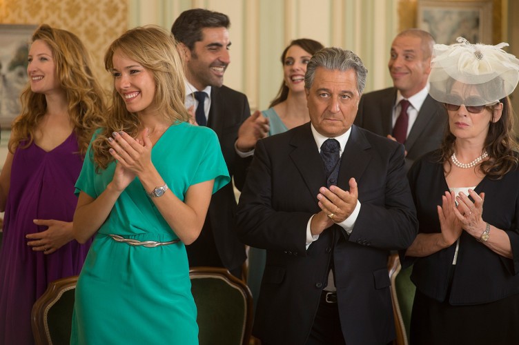 Still of Christian Clavier, Elodie Fontan, Chantal Lauby, Frédérique Bel, Julia Piaton, Ary Abittan and Medi Sadoun in Qu'est-ce qu'on a fait au Bon Dieu? (2014)