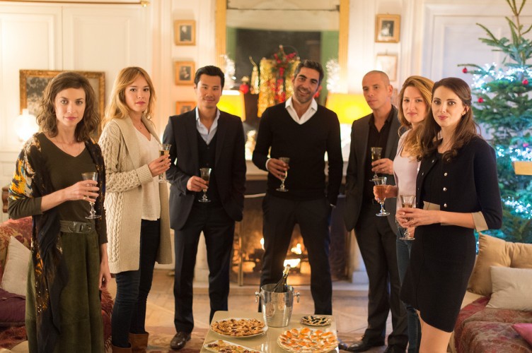 Still of Elodie Fontan, Frédérique Bel, Emilie Caen, Julia Piaton, Frédéric Chau, Ary Abittan and Medi Sadoun in Qu'est-ce qu'on a fait au Bon Dieu? (2014)