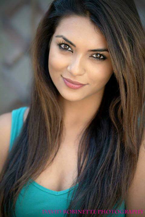 AYUSHI CHHABRA- HEADSHOT