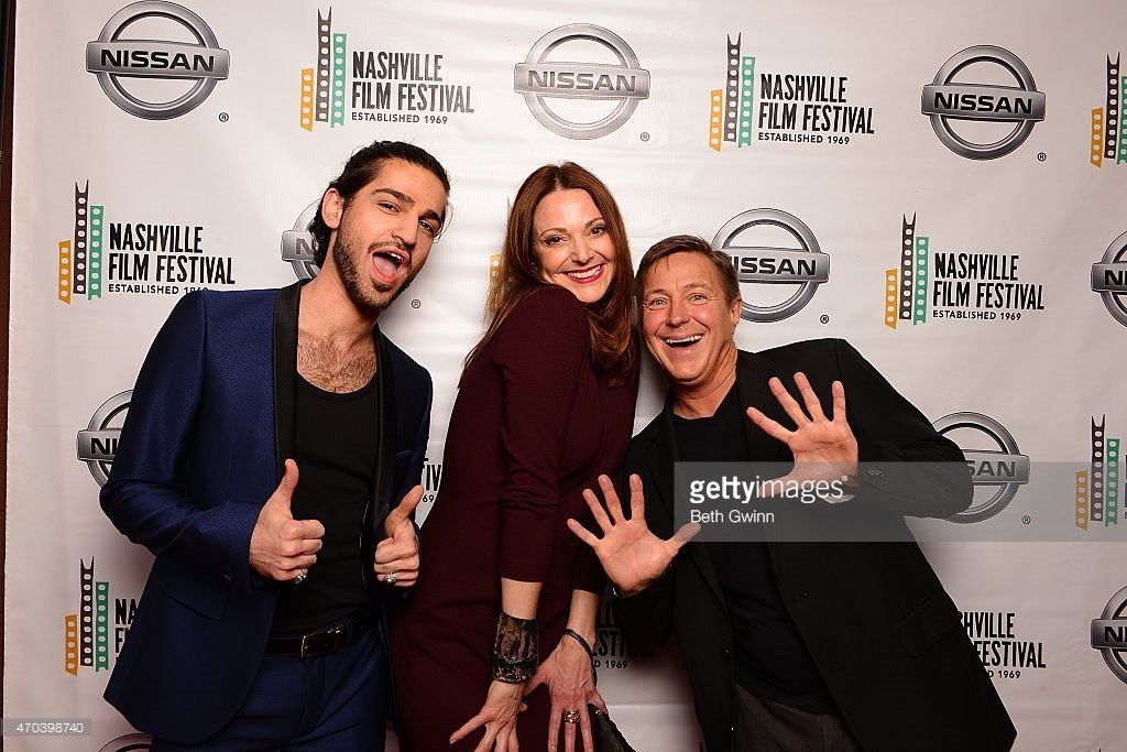 Rafael Sochakov, Rebecca Lines and Robin Daugherty at event of Paternity Leave (2015)