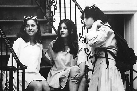 Still of Natalie Portman, Gaby Hoffmann and Barbara Hollander in Everyone Says I Love You (1996)