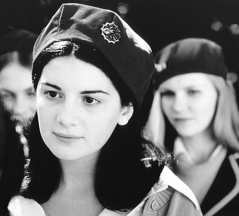 Still of Kirsten Dunst and Gaby Hoffmann in Strike! (1998)