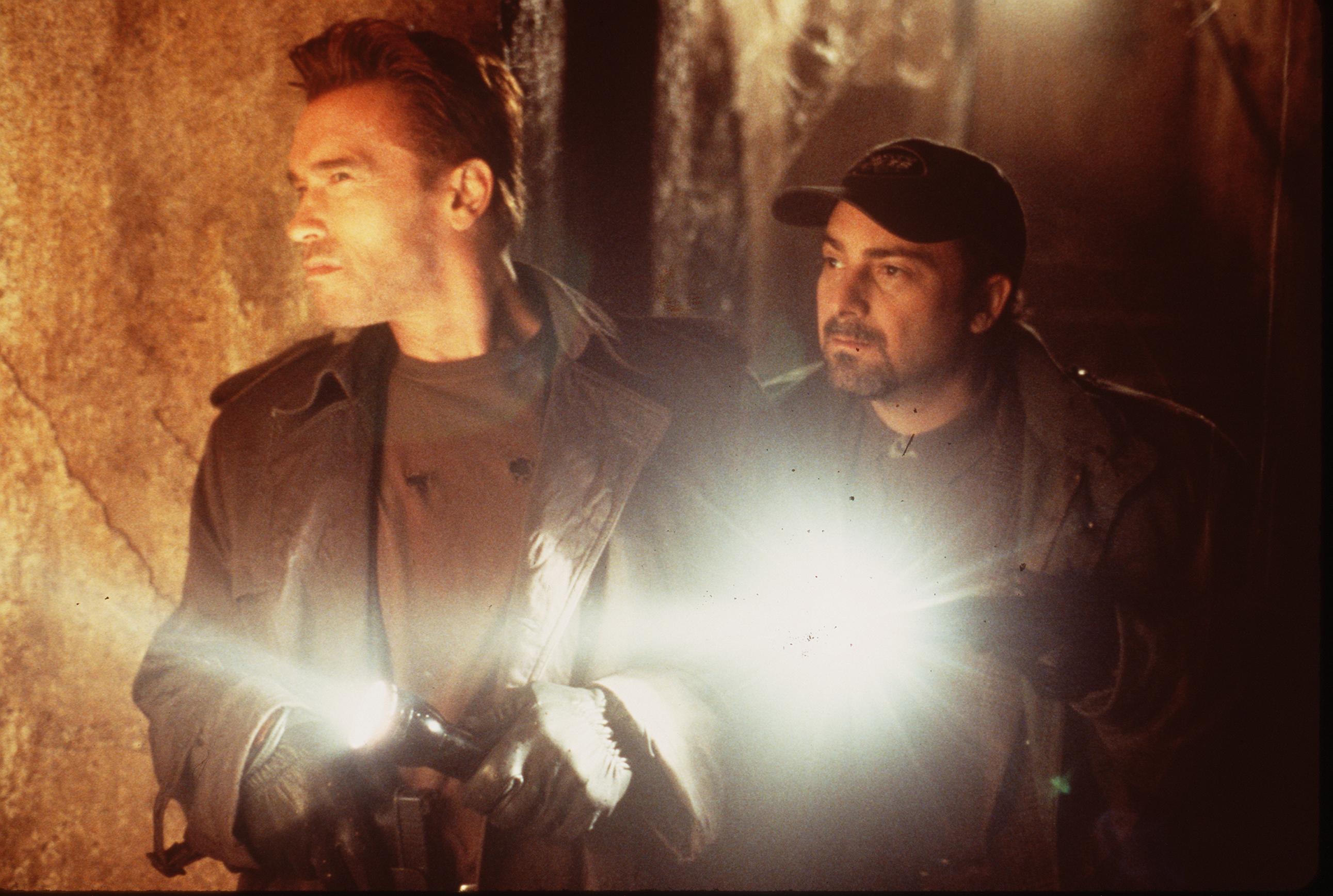 Still of Arnold Schwarzenegger and Kevin Pollak in End of Days (1999)