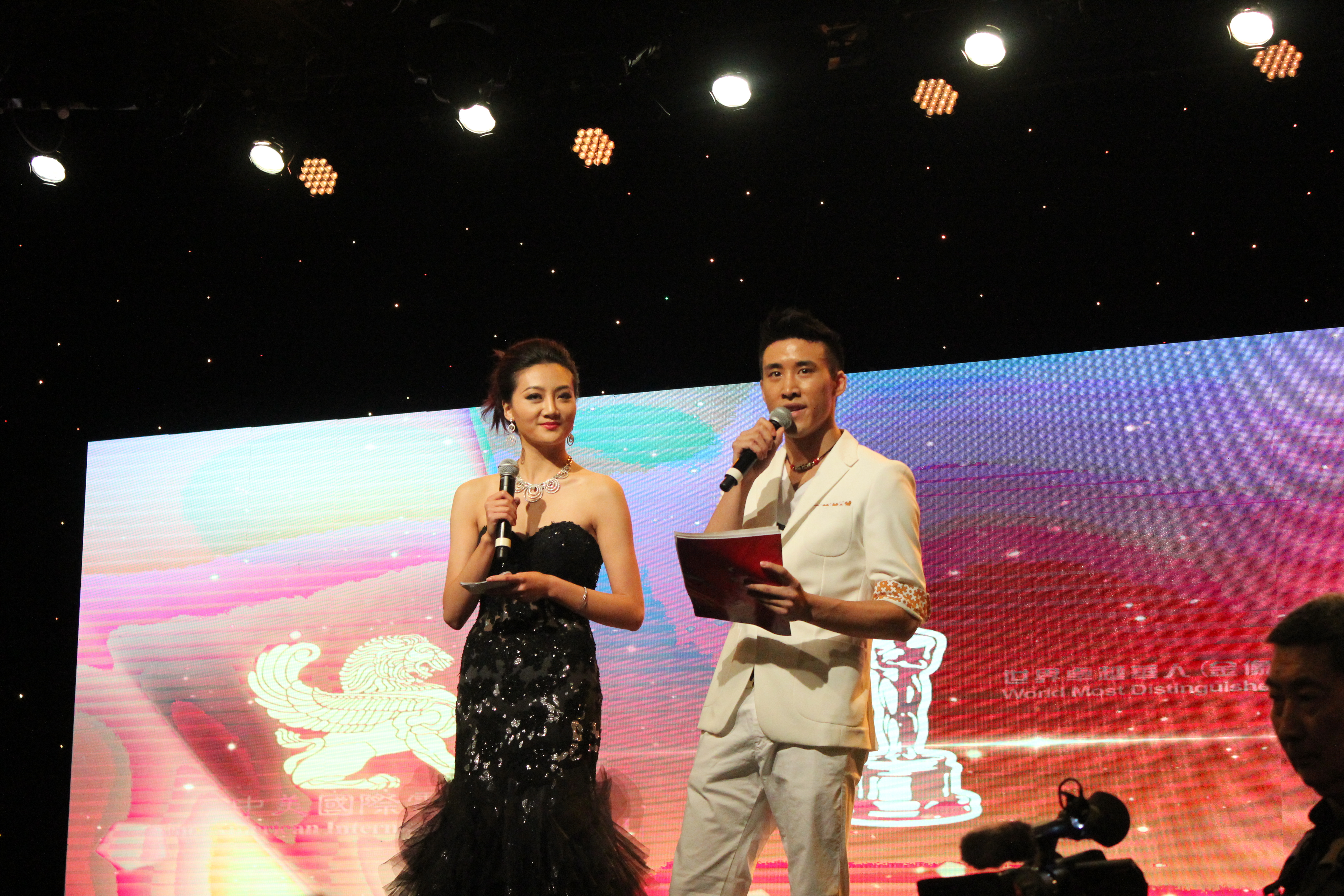 Jerry Liau hosting the Sino-American International Television Award Festival