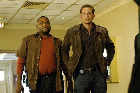 Still of Anthony Anderson and Cole Hauser in K-Ville (2007)