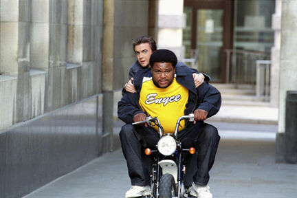 Still of Frankie Muniz and Anthony Anderson in Agent Cody Banks 2: Destination London (2004)