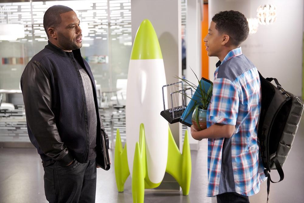Still of Anthony Anderson and Marcus Scribner in Black-ish (2014)