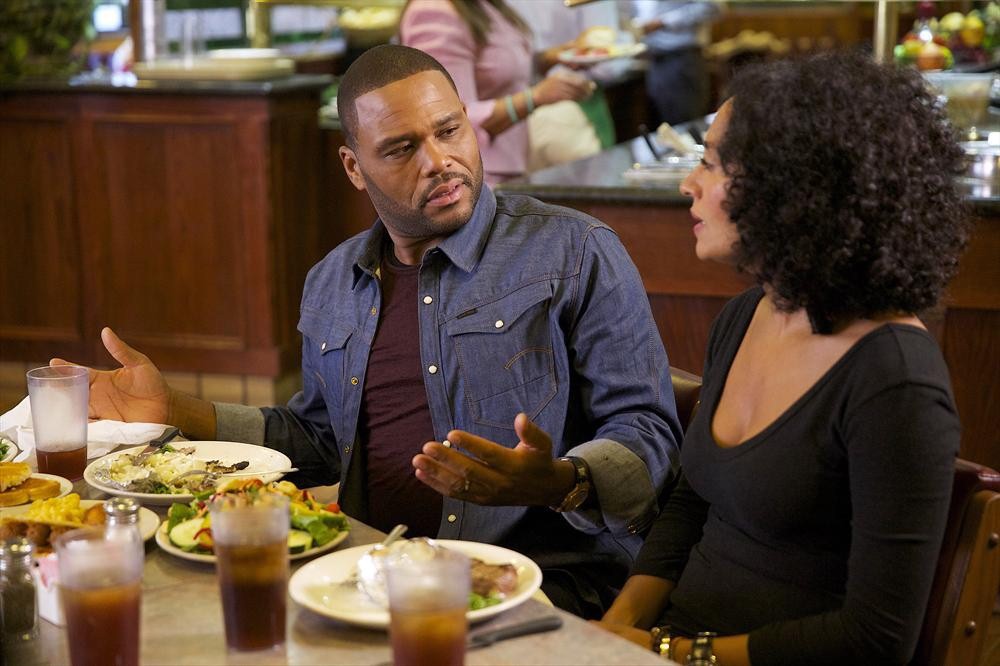 Still of Anthony Anderson and Tracee Ellis Ross in Black-ish (2014)